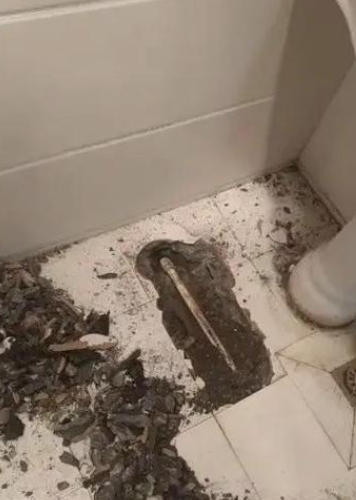漏水检测现场图：设备检测